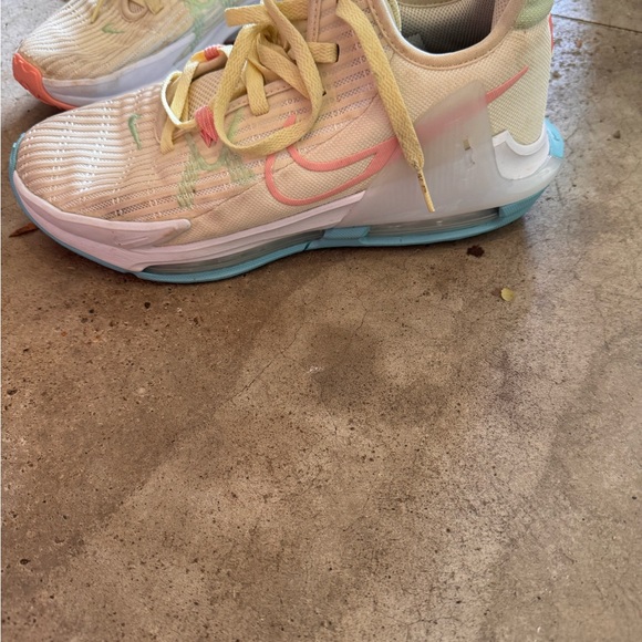 Size 9 Lebron witness 6 ‘Easter’ - Picture 6 of 7